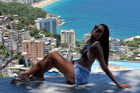 Vidigal Favela Tour with a drink