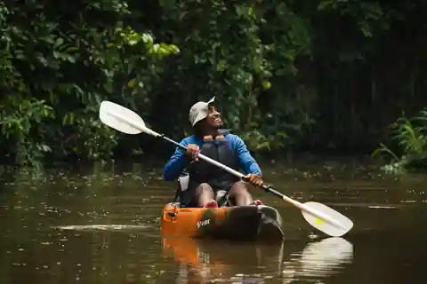 Tortuguero: Kajakäventyr genom regnskogens kanaler.