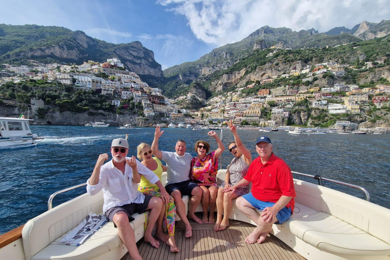 جولة بالقارب الفاخر على ساحل أمالفي من سورينتو