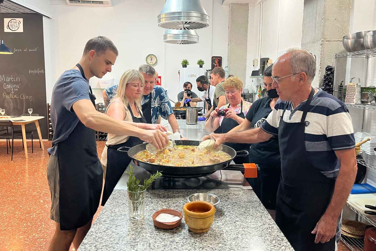 Valencia: Evening Guided Paella Workshop, Tapas, and Drinks - Authentic Valencia Paella Workshop