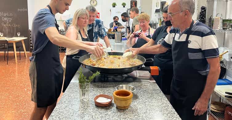 Valencia: Evening Guided Paella Workshop, Tapas, and Drinks