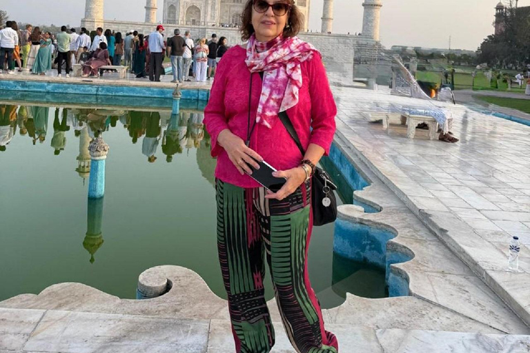 From Delhi: Taj Mahal Day Trip by AC Car with 5-Star Lunch All-Inclusive Tour: AC Car, Guide, 5-Star Meal & Tickets