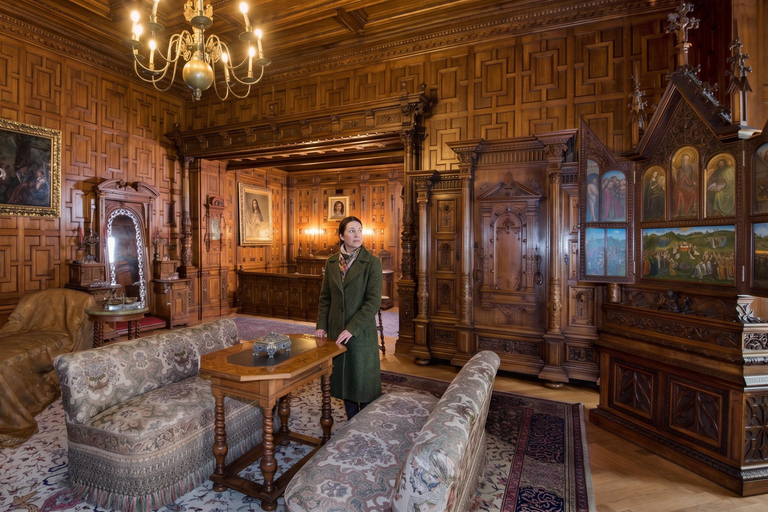 Dracula Castle, Peles Castle and Brașov Day Trip Bucharest COACH TOUR Audio guide in 24 languages