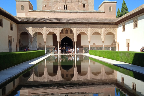 Granada: Alhambra, Alcazaba, and Nasrid Palaces Tour GRANADA. Alhambra with Nasrid palaces, Generalife, Alcazaba