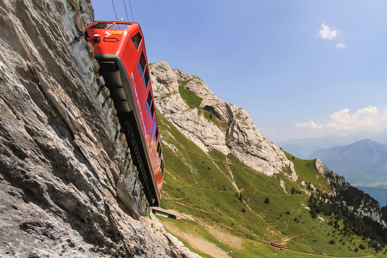 Da Zurigo: Tour di un giorno a Lucerna e al Monte PilatusTour in autunno con voucher per il pranzo