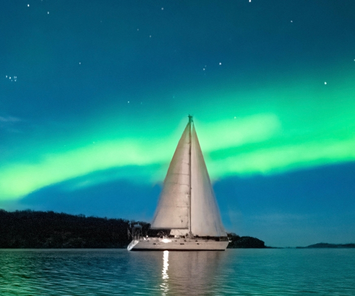 Late night sailing with northern light chase
