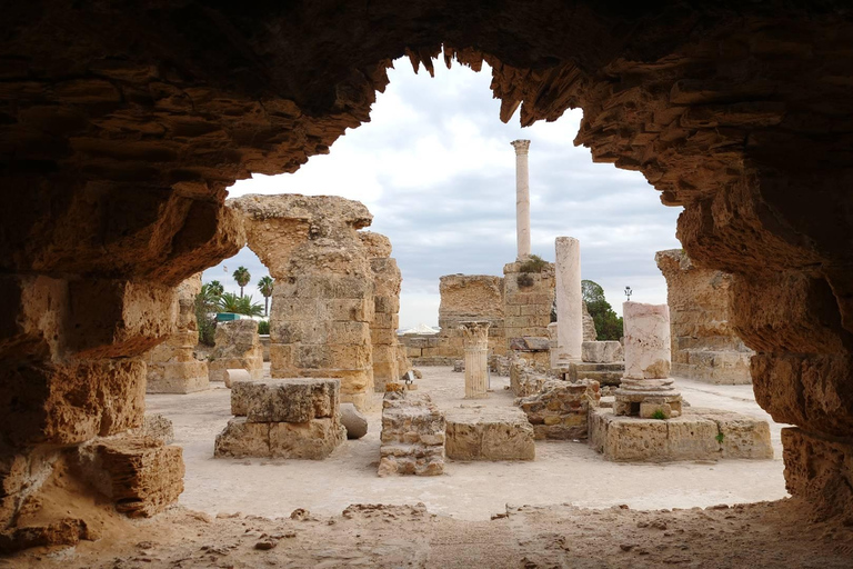 Tunis: Tour – Airport Transfer, Local Guide, Carthage & Sidi Bou Said
