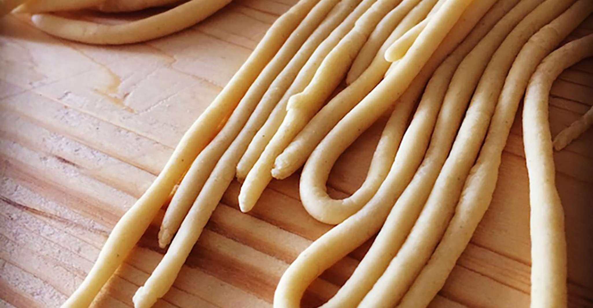 Pasta fresca con vista su Langhe e Monferrato vicino ad Asti