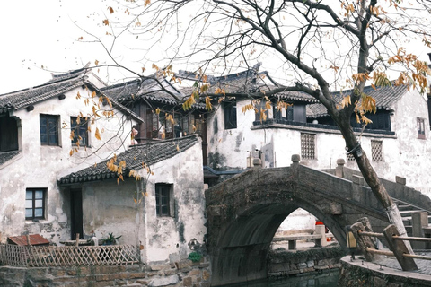 Shanghai: Zhouzhuang & Luzhi Water Town Tour with Boat Ride