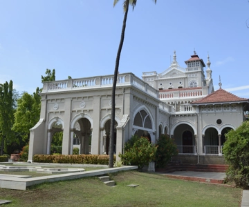 Pune: Guided Full Day City Sightseeing Tour by Car