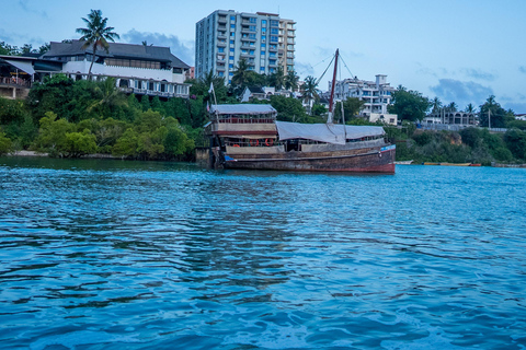 مومباسا: رحلة بحرية مسائية على متن قارب الداو مع عشاءمومباسا: رحلة قارب الداو المسائية مع عشاء