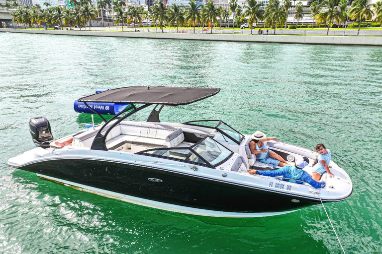 Miami: Private Guided Boat Tour