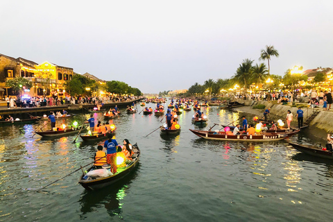 Hoi An - en båttur med lyktor Båtresa med lyktor på Hoai-floden