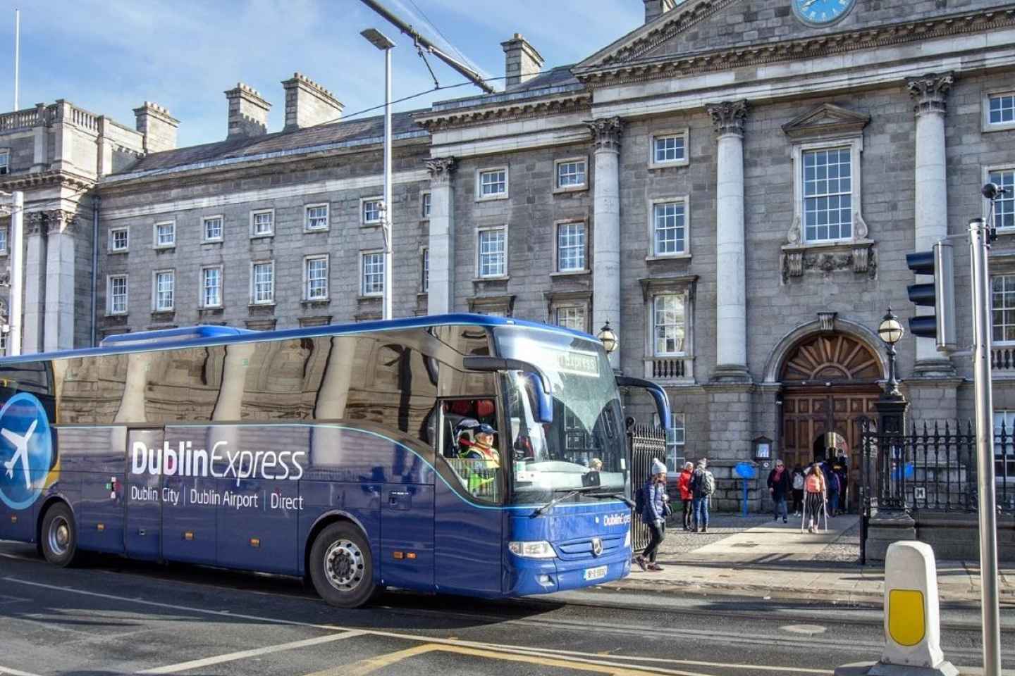 Dublin: One-Way Bus Transfer from/to Dublin Airport