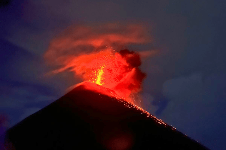 4WD Acatenango Volcano Tour & Fuego / All Inclusive !