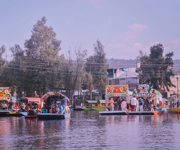 Travel through Xochimilco without transportation