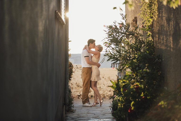 Heraklion: Private Photoshoot in Old Town and Harbour Premium: 50 photos | 60 mins