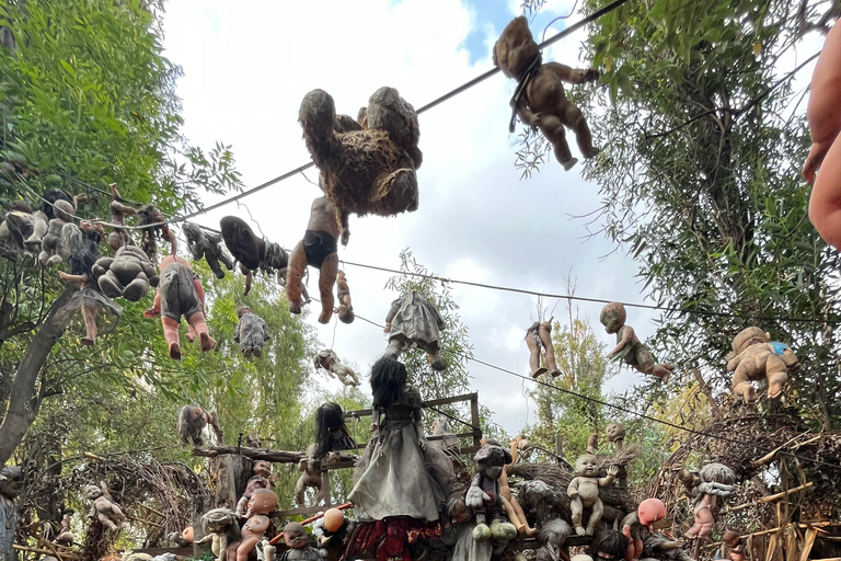 Xochimilco: The island of the dolls, games and drinks