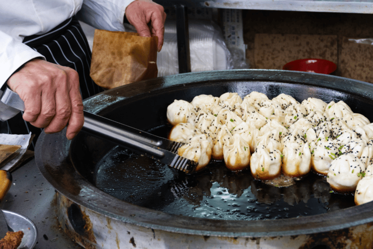 上海之夜：河滨餐厅和现代酒吧上海夜晚：河滨餐厅和现代酒廊