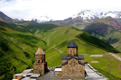 Private Tour ab Kutaisi: Unvergessliche KAZBEKI und GUDAURIPrivate Tour für bis zu 4 Personen