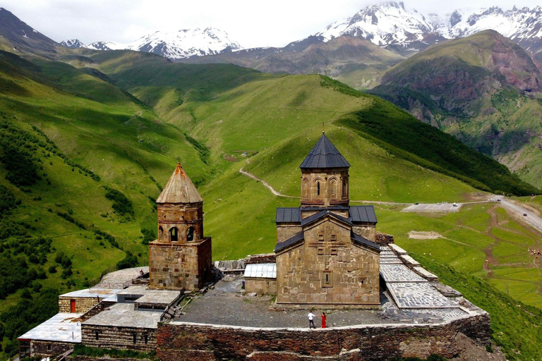 Private Tour ab Kutaisi: Unvergessliche KAZBEKI und GUDAURIPrivate Tour für bis zu 4 Personen