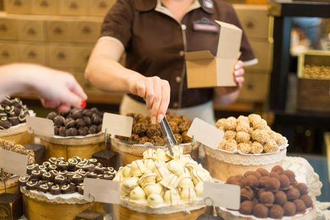 Brussels Private Food Tour: Waffles, Fries, Beer & History