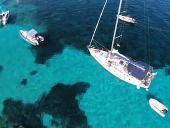 Cannigione: Full-Day Sailing Boat Tour