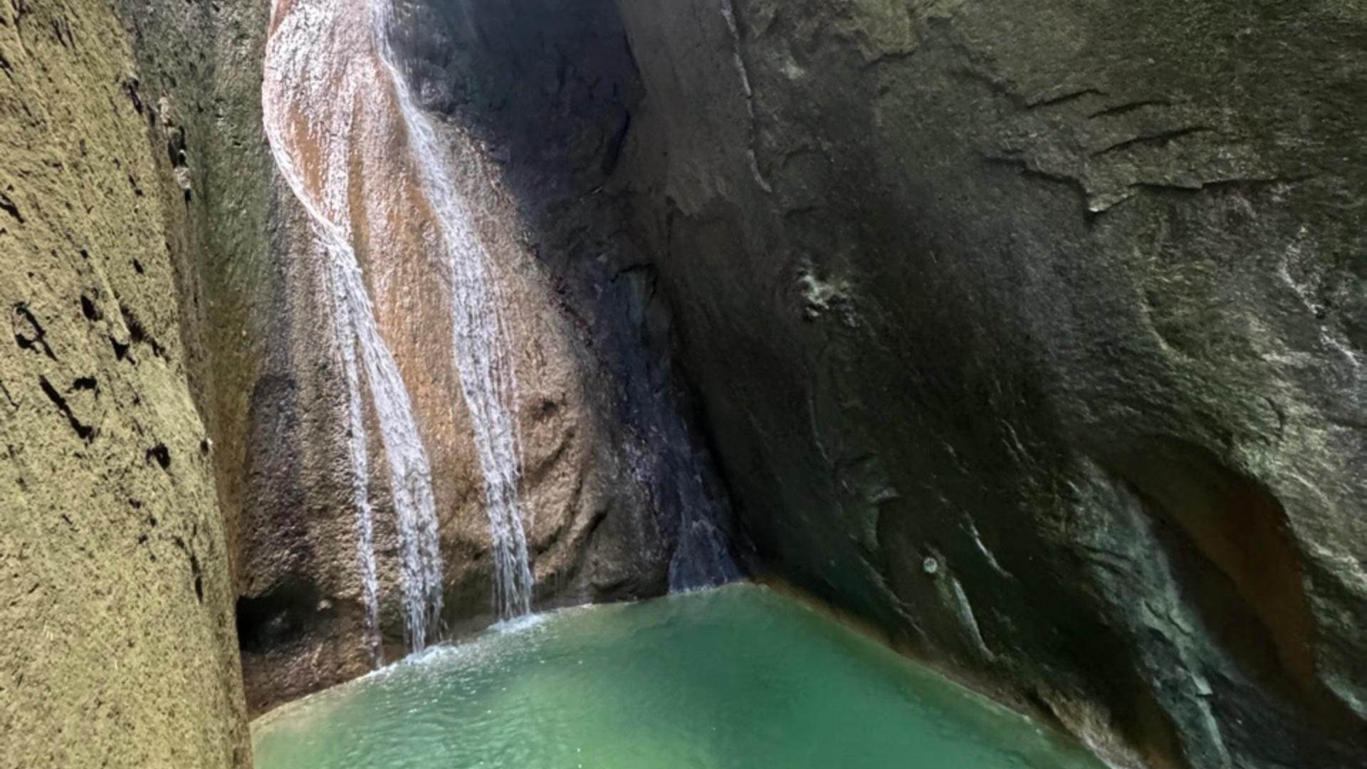 Cebu: Dschungel-Wanderung zu den versteckten Zwillingswasserfällen