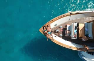 Forio: Bootstour zur Insel Ischia mit Mittagessen und Schwimmen