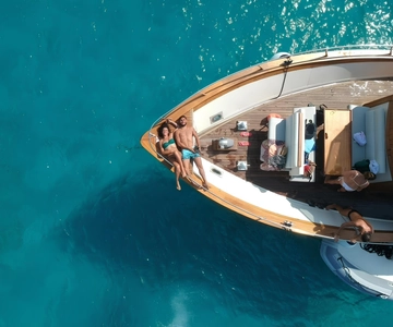 Forio: Passeio de barco pela Ilha de Ischia com almoço local e natação