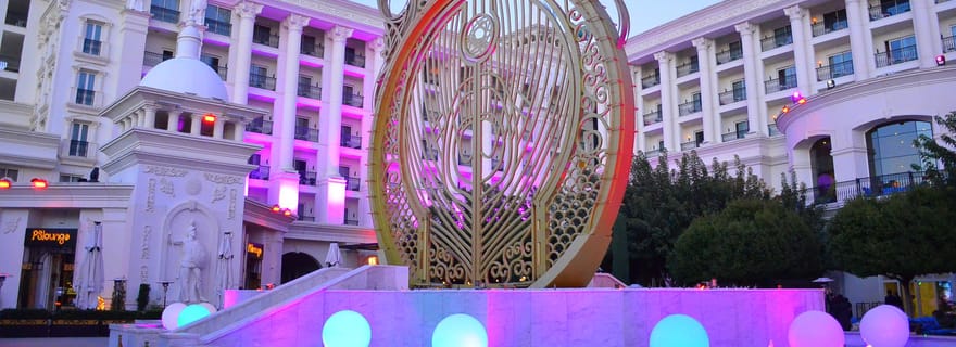 Antalya : Spectacle nocturne au Land of Legends et pont d'Aspendos