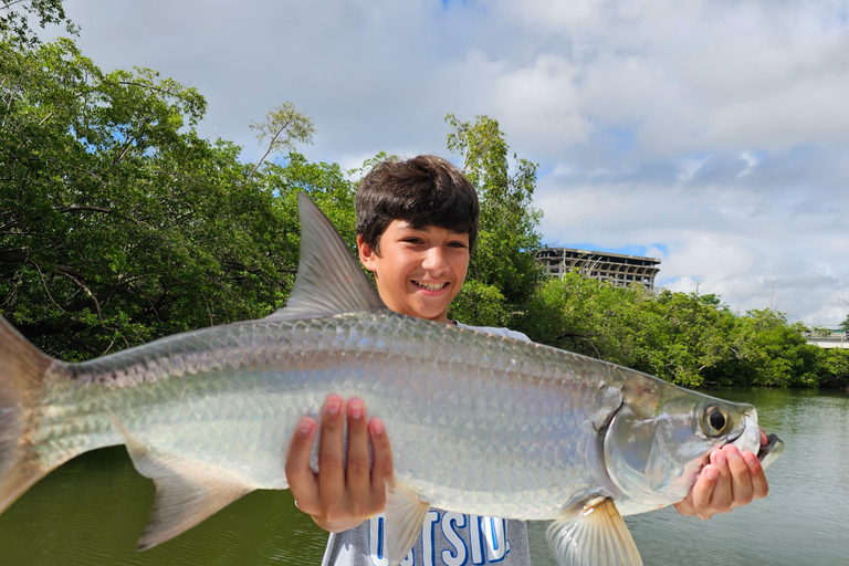San Juan: Tarpon Fishing Charter with Guide
