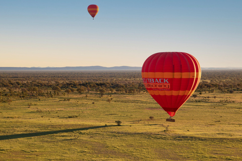 Alice Springs: Volo in mongolfiera di prima mattinaVolo in mongolfiera di 30 minuti da Alice Springs