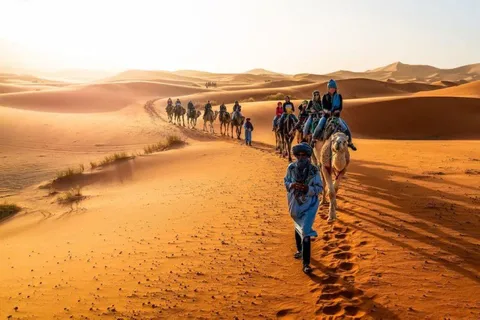 Merzouga: Safari di 3 giorni con cibo, cammello, 4x4, campeggio di lusso