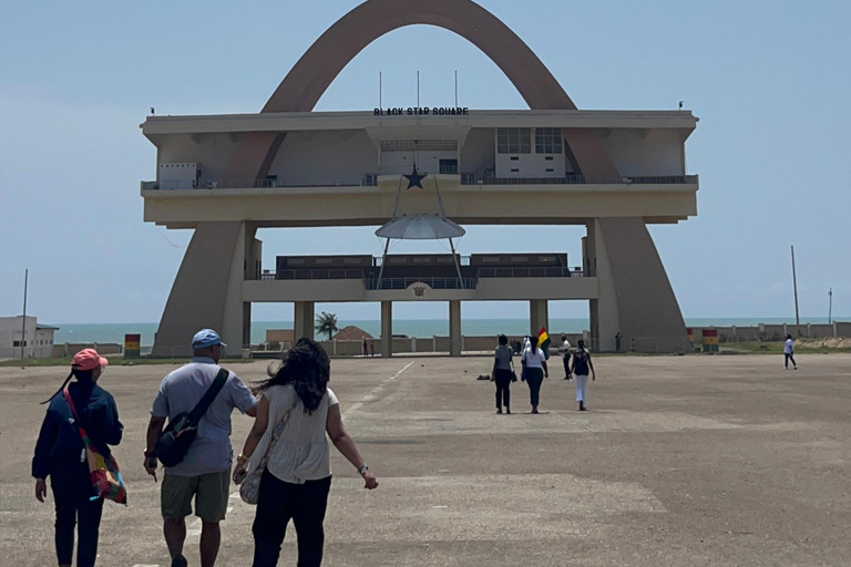 Accra: tour della città e attività a impatto sociale