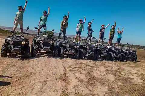 LE CAP : BALADE EN QUAD DANS L'OSTRICH RANCH ET VISITE DES AUTRUCHES
