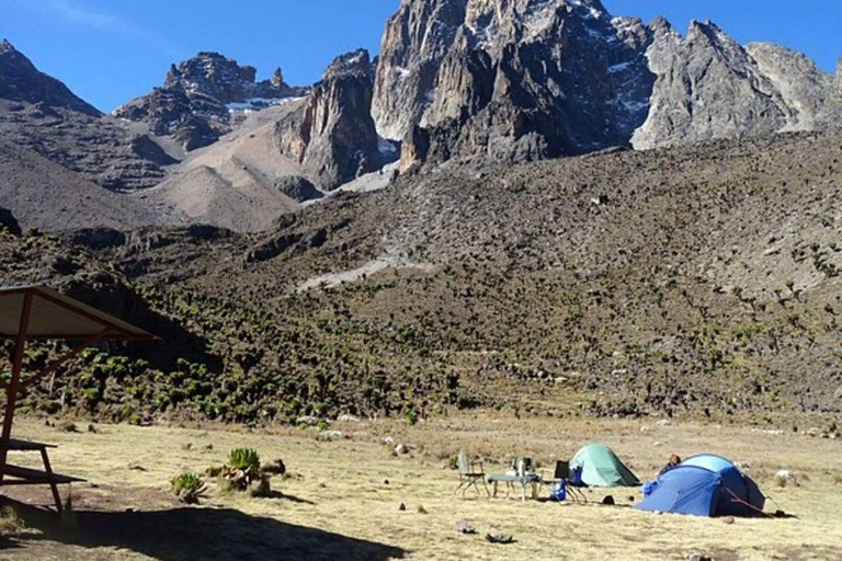 Nairobi: Mount Kenya 2-Day Guided Hiking Tour with Meals