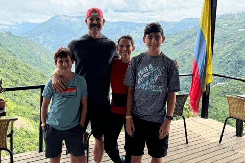 Von Medellín: Wasserfälle und Zipline Spüre das Abenteuer in jedem Sprung!