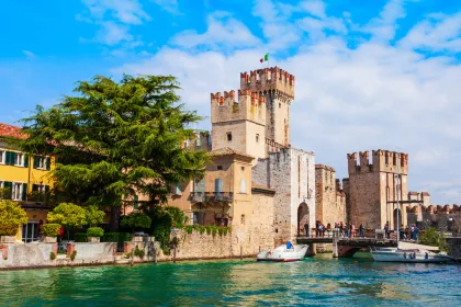 Von Verona aus: Entdecke den Gardasee und Sirmione in einem halben Tag