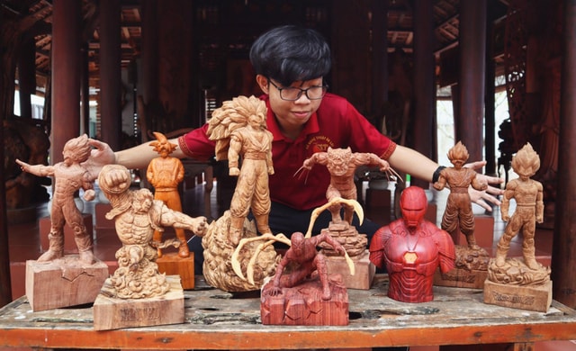 Hoi An: 3-Hour Wood Carving Class with Local Artist