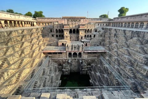 Jaipur: Haunted Bhangarh Fort and Abhaneri Stepwell Day Trip