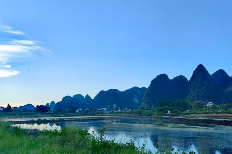 阳朔：天际线山脊、玉龙江和十里画廊阳朔：天际线山脊、玉龙河和十里画廊