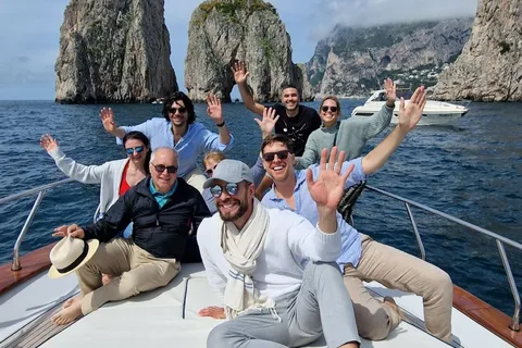 Capri: Exclusive Boat Tour of Hidden Gems with Swimming
