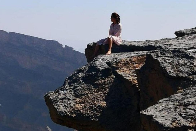 Muscat: Jebel Shams Balcony Walk & Wadi Nakhr Shared Tour