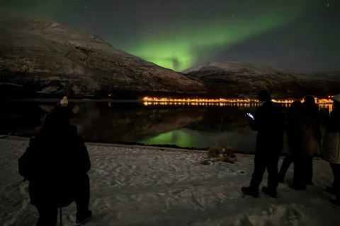 Tromsø: Northern Lights Tour with Photos & Snacks