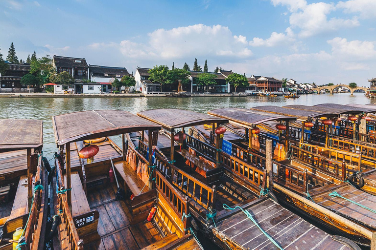 Shanghai: Zhujiajiao Water Town Tour with Afternoon Tea Shared
