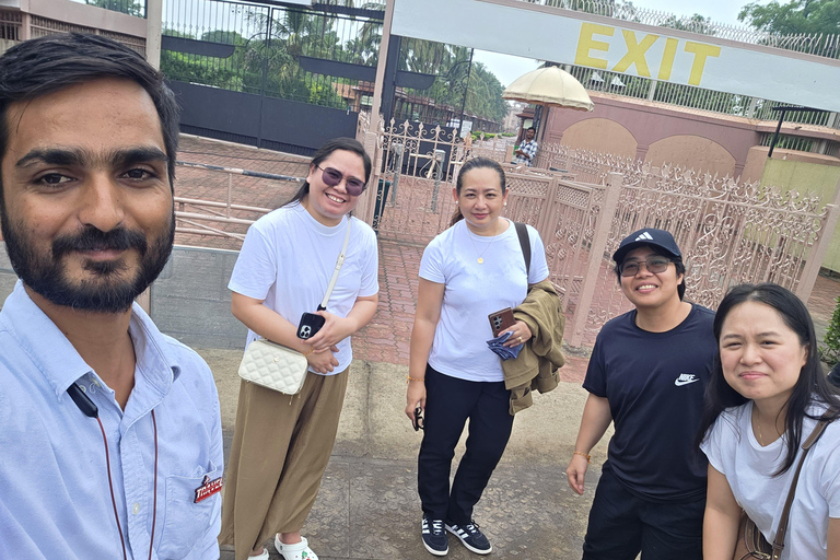 Ahmedabad: Private City Tour with Guide, Car, and Meal