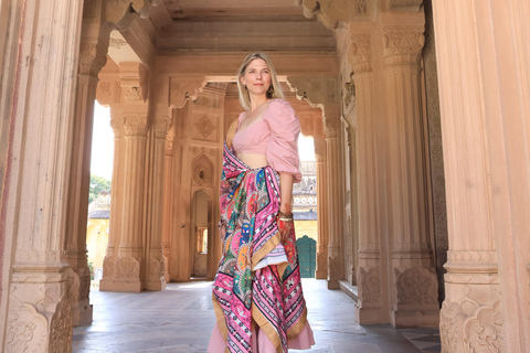 Jaipur: Private Mobile Photoshoot at Gaitore Cenotaphs
