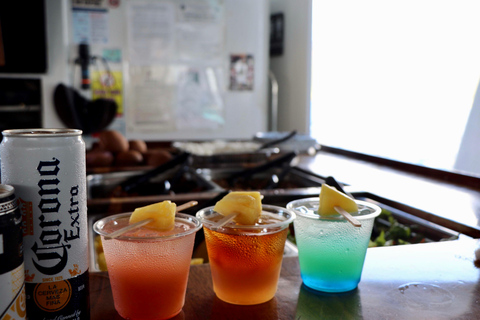 Oahu: 3 tirolesas e cruzeiro com observação de golfinhos e snorkel com tudo incluídoCom o transporte Waikiki