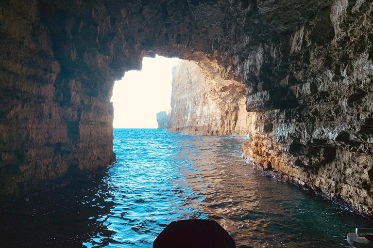 Desde Mellieha Excursión en lancha rápida por las Cuevas de Comino y la Laguna Azul